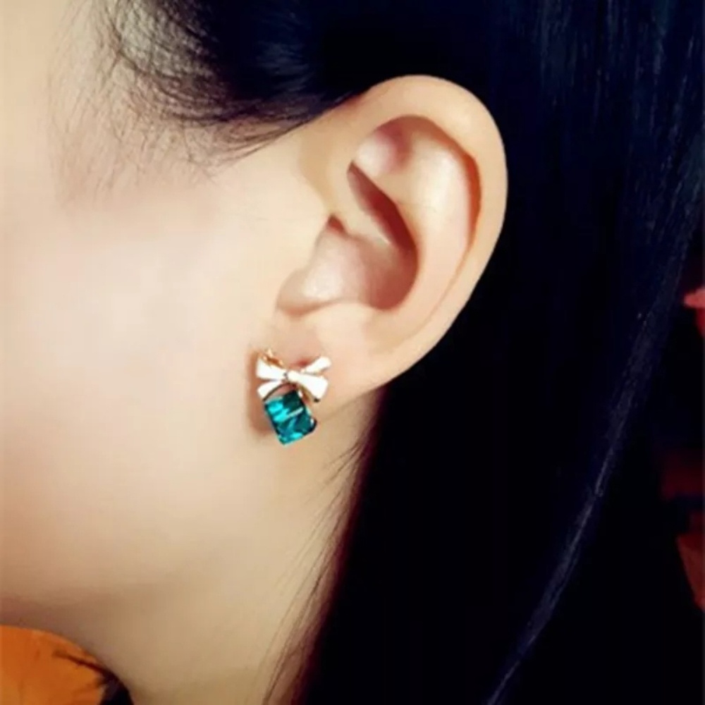 NEW Cute Green Cubic Zirconia Bow Earrings - Picture 5 of 5